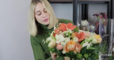 Florist woman make a beautiful bouquet of flowers