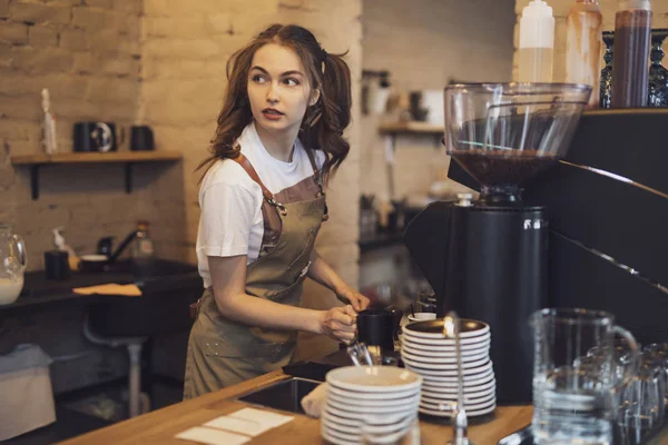 Barista Woman Make Coffee Cafeteria — Stock Photo, Image