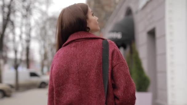 Rear view woman walking at city in the early spring day — Stok video