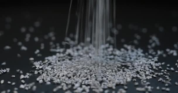 Видобуток срібла, присипка фракції рідкісного металу — стокове відео