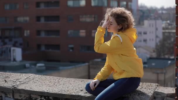 Woman sitting and relaxing on the roof — Stok video