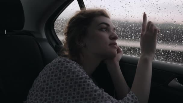 Relaxed woman looks through window in a car — Stock Video