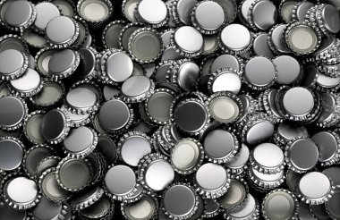 Metal şişe kapaklarının üst görünümü