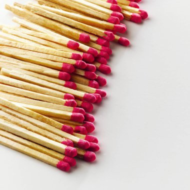 beyaz arkaplandaki eşleşmeler