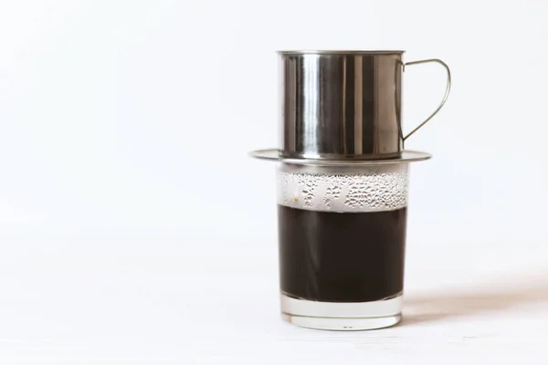 Vietnam kahvesi demlenmenin geleneksel bir yoludur.