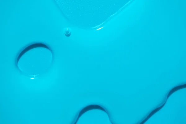 Tazeliği Islak Sıvı Dokusu Mavi Arka Planda Yakın Plan Nemlendirici — Stok fotoğraf