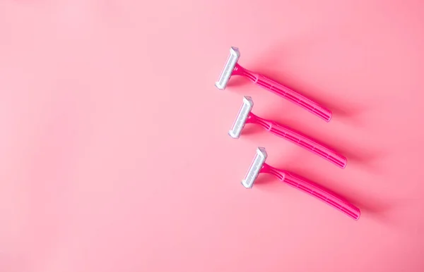 Disposable Razors Pink Background Copy Space Space Text Concept Female — Stock Photo, Image