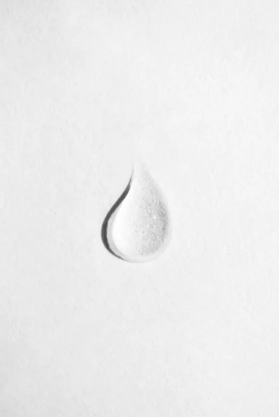 水滴在白色背景 概念水保湿特写镜头 — 图库照片