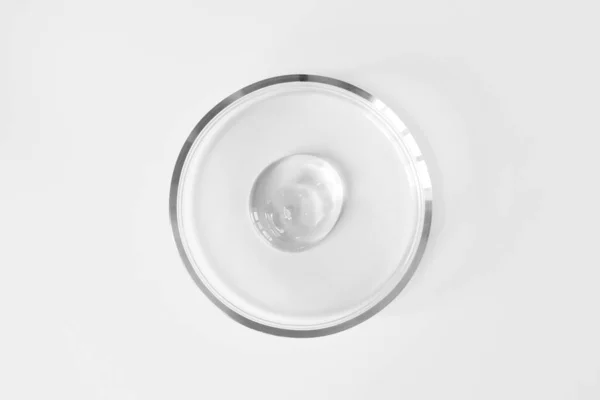 Gel Aloés Transparente Placa Petri Vidro Sobre Fundo Branco Conceito — Fotografia de Stock