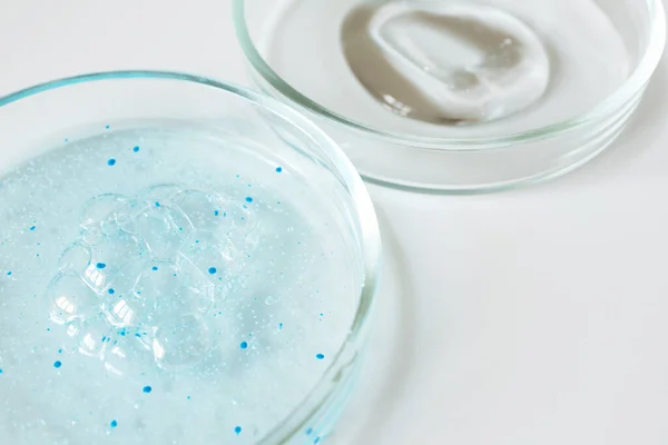 Gel Ducha Azul Primer Plano Con Grano Exfoliante Con Burbujas —  Fotos de Stock