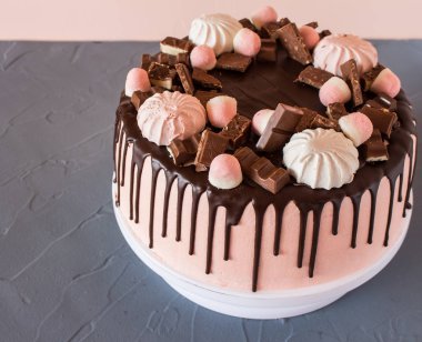 Bisküvi pasta çikolata damlar