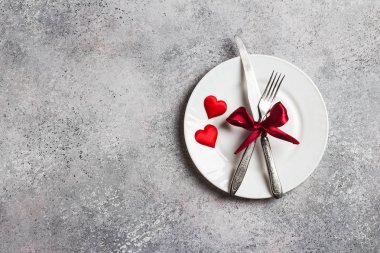 Romantik bir akşam yemeği ayarlamak Sevgililer günü tablo evlenir misin düğün