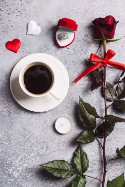 Sevgililer günü romantik akşam yemeği sofra evlenir misin Düğün Nişan yüzüğü