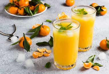 Açık renkli gözlük mandalina suyu