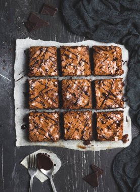 Çikolatalı brownie parça yemek kek pasta ev yapımı hamur işleri tatlı