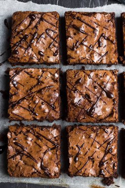 Çikolatalı brownie parça yemek kek pasta ev yapımı hamur işleri tatlı