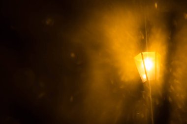 Soyut fener. Geceleri fener. Arkaplan.