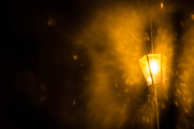 Soyut fener. Geceleri fener. Arkaplan.