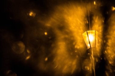 Soyut fener. Geceleri fener. Arkaplan.