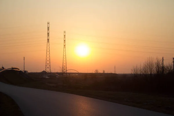 Solnedgång Bakgrunden Vägen Och Antenner Vackert Landskap Bakgrund — Stockfoto