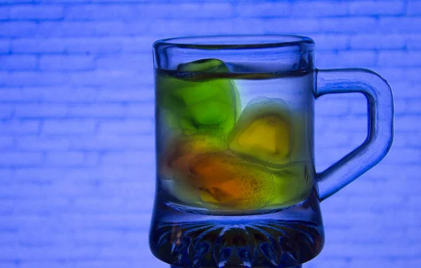 Ovanligt Ljus Cocktail Drick Ett Glas Solen Glaset Eld Cocktail — Stockfoto