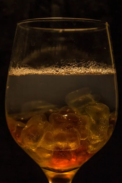 Cocktail Luminoso Insolito Cocktail Bicchiere Sole Nel Bicchiere Cocktail Antincendio — Foto Stock