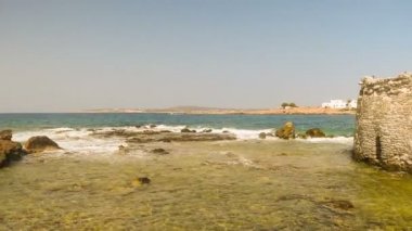 Paros, Yunanistan 01 Ağustos 2016. Naoussa village Paros Adası Yunanistan adlı kaydırma.