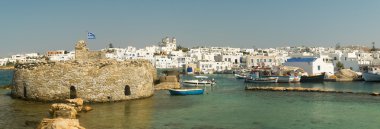 Kastelli kale Paros Adası Yunanistan. Eski bir Venedik Kalesi, Naoussa Köyü.