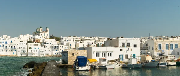 Grafische Naoussa de haven van Paros eiland in Griekenland. Een bekende toeristische bestemming. — Stockfoto