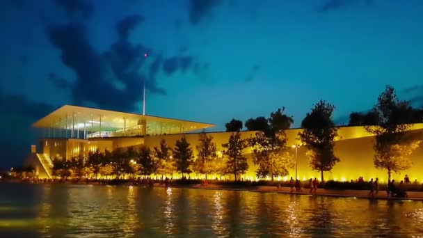 2017. szeptember 10. Athén, Görögország. Szép éjszakai kilátás Stavros Niarchos modern épület. — Stock videók