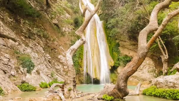 Cachoeira Neda bonita no Peloponeso Grécia. Uma famosa maravilha da natureza . — Vídeo de Stock