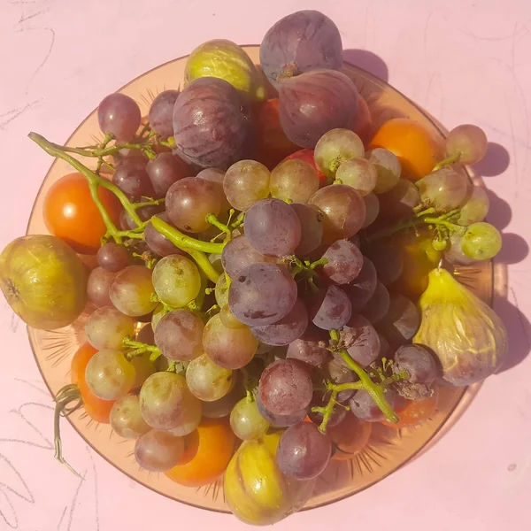 Variedade Frutas Verão Contra Fundo Rosa — Fotografia de Stock