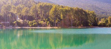 Göl Doxa Yunanistan. Güzel bir turizm hedef.