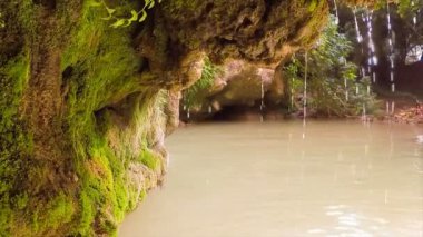 Eden şelale Peloponnese Yunanistan. Ünlü bir turistik hedef. Eylem kameradan görüntülemek.