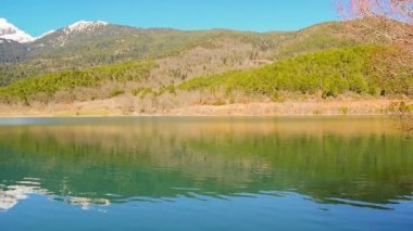 Ünlü Gölü Doxa Peloponnese Yunanistan peyzaj.