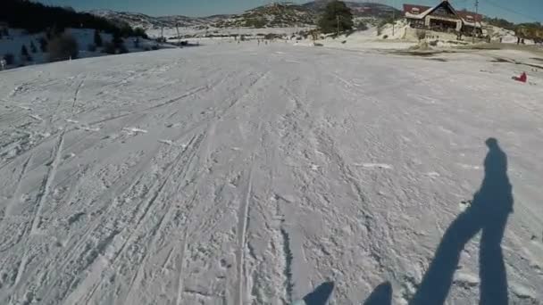 Movimiento Lento Una Mujer Haciendo Esquí Montaña Zireia Grecia — Vídeo de stock