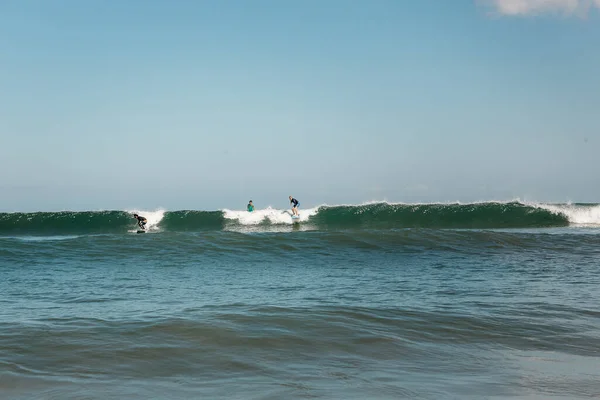 Surfing Oceanie Bali — Zdjęcie stockowe