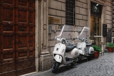 İtalya, Roma sokağı, scooter