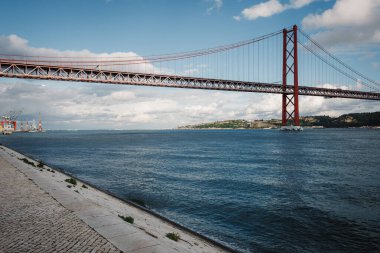 Lizbon kırmızı köprüsü, Portekiz