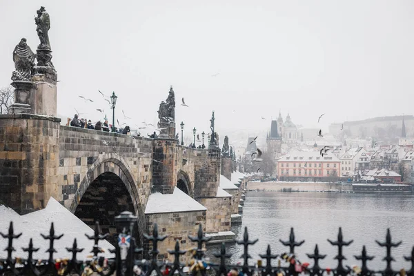 Blick Vom Fluss Auf Die Karlsbrücke Schnee — Stockfoto