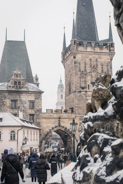 Karlsbrücke Schnee — Stockfoto