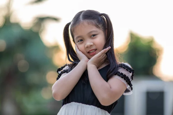 Lächelndes asiatisches Kind — Stockfoto