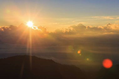 Dağ, günbatımı güzel yaz yatay.