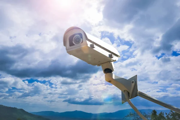 Videoüberwachung im Freien am Himmel. — Stockfoto