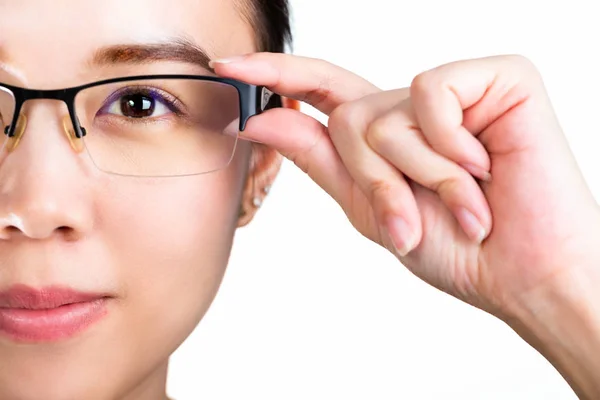 Kacamata mata. Wanita memakai kacamata terisolasi latar belakang putih . — Stok Foto