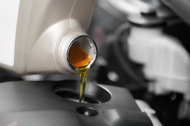 Araba motoru motor yağ boşaltma, kapatmak.