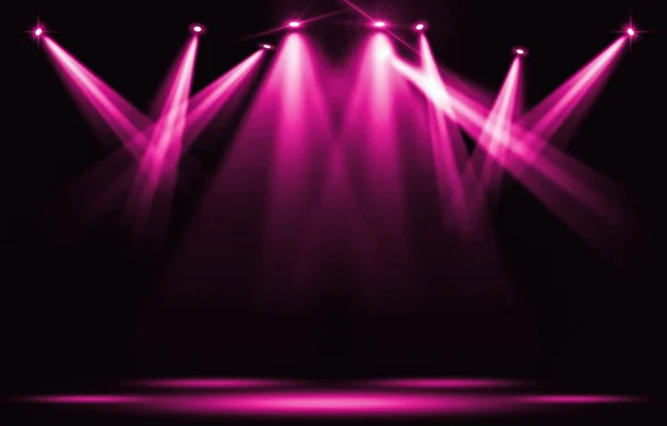 Luzes de palco. Rosa violeta holofotes greve através da escuridão . — Fotografia de Stock