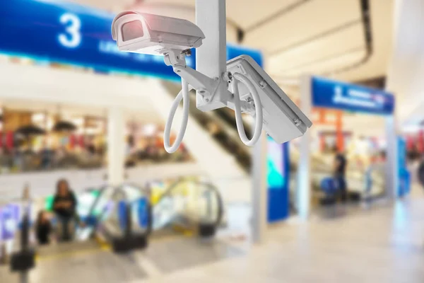 CCTV telecamera di sicurezza centro commerciale su sfondo sfocato . — Foto Stock