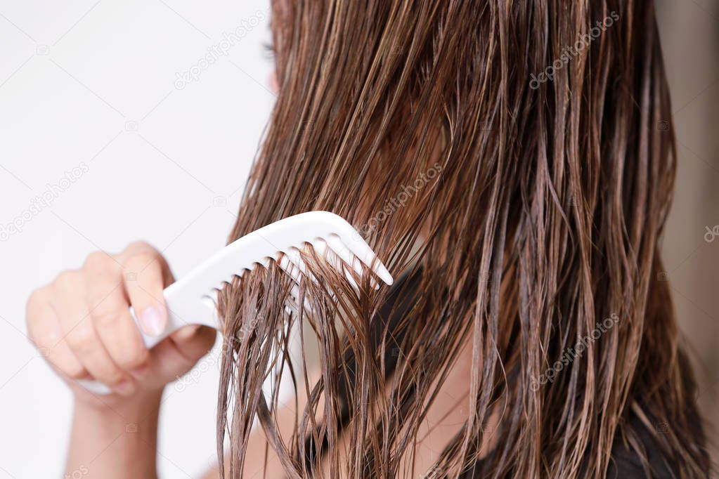 Woman with a comb in her hand on dressing room.