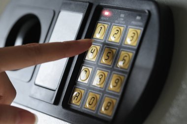 Bir güvenlik kilidi ve el kilit şifresi kapat.